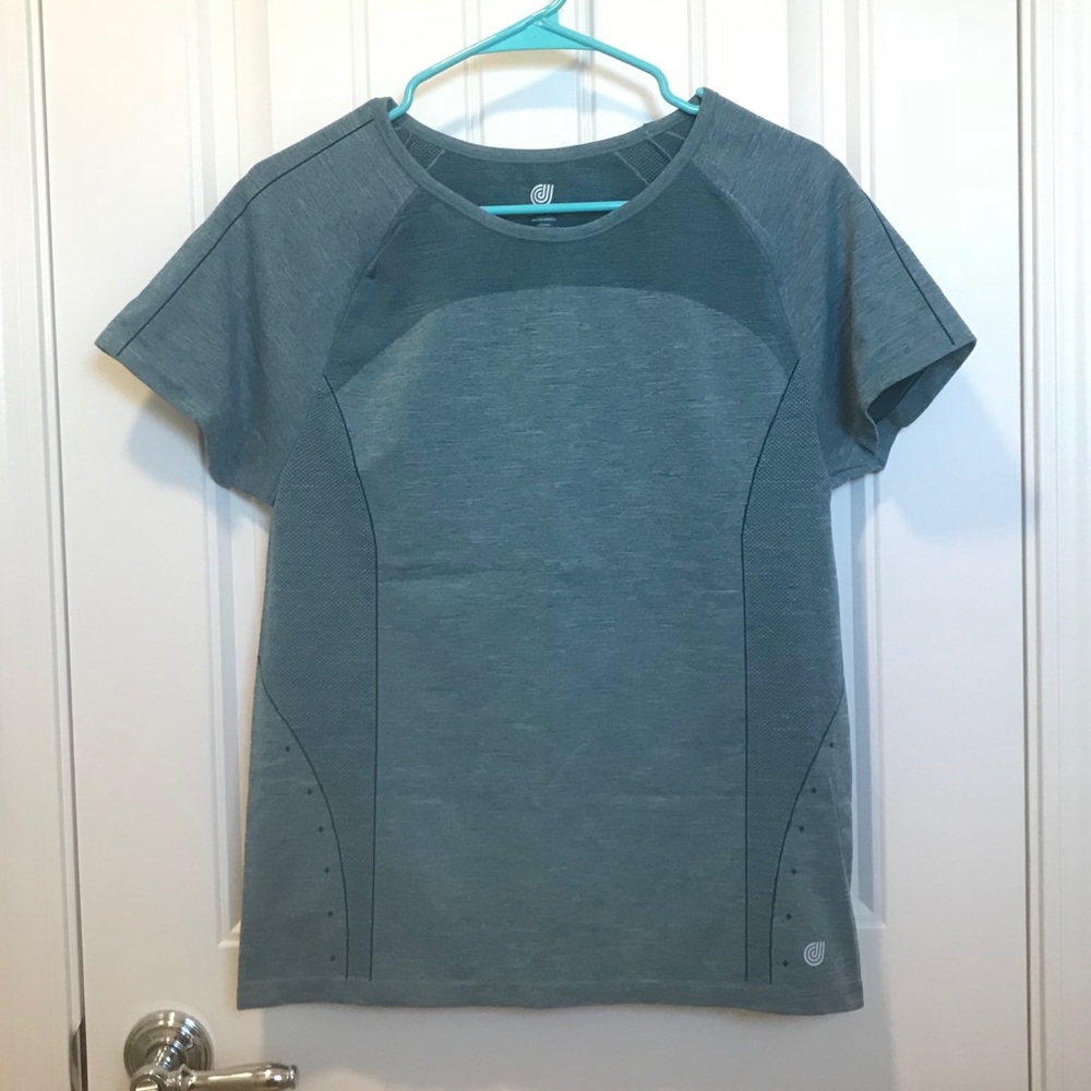 [JILLA] activewear short sleeved top, XL